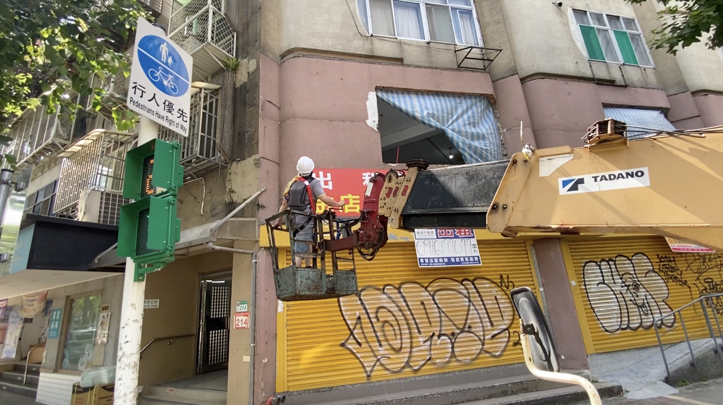 使用吊車冷氣安裝舊換新